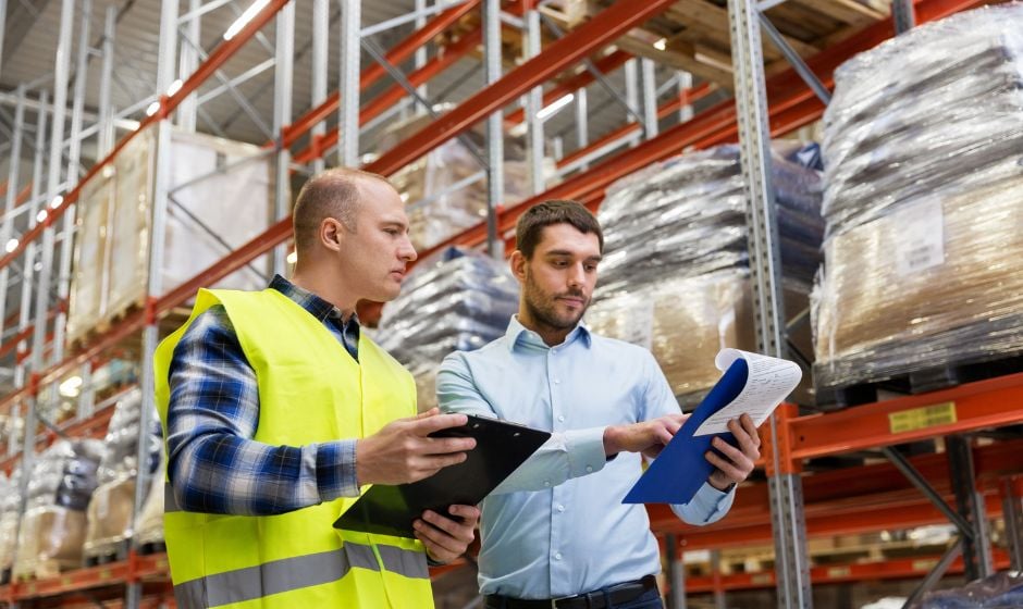 A shipper and a carrier discuss a blind shipment in a warehouse
