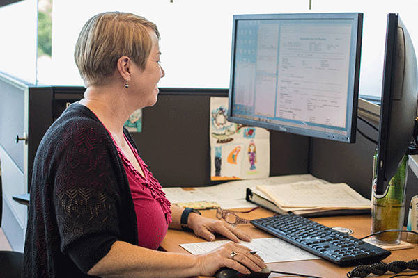 sales-representative-working-at-computer